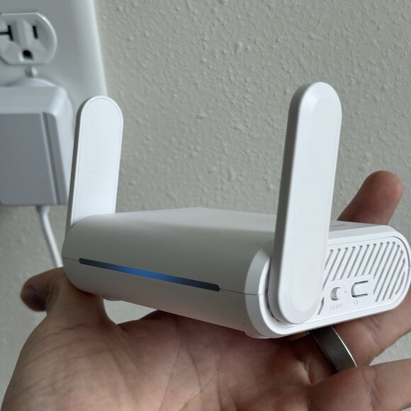 GL-SFT1200 (Opal) Secure Travel WiFi Router, AC1200 Dual Band Gigabit Etherne... - Picture 12 of 12